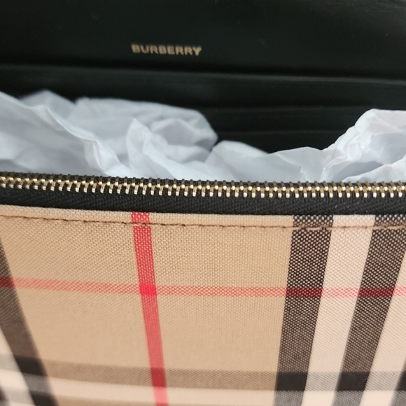 BURBERRY (LIKE NEW) cross body, belt bag. Original Tag Still Attached - Picture 2 of 4